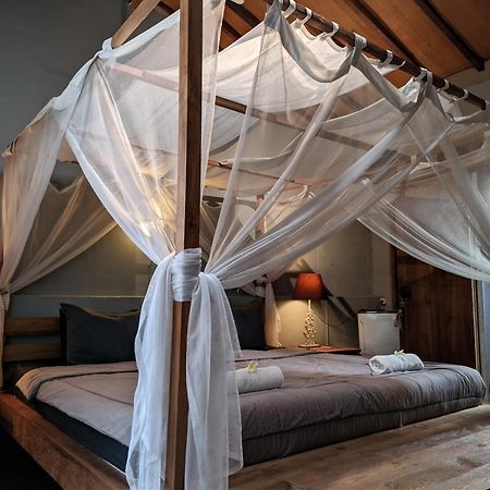 Astuti Gallery Homestay Jogjakarta Buitenkant foto