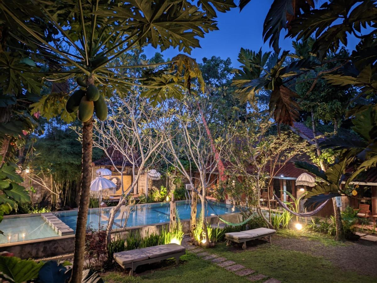 Astuti Gallery Homestay Jogjakarta Buitenkant foto