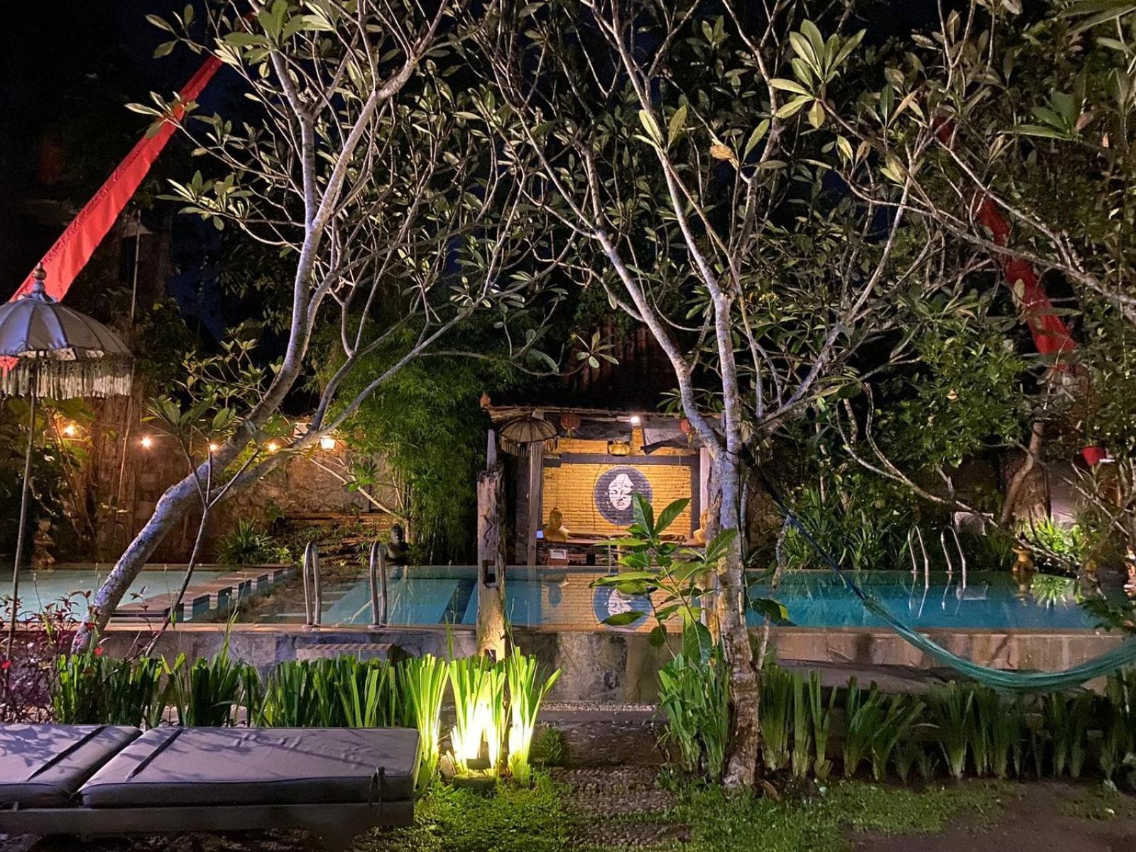 Astuti Gallery Homestay Jogjakarta Buitenkant foto