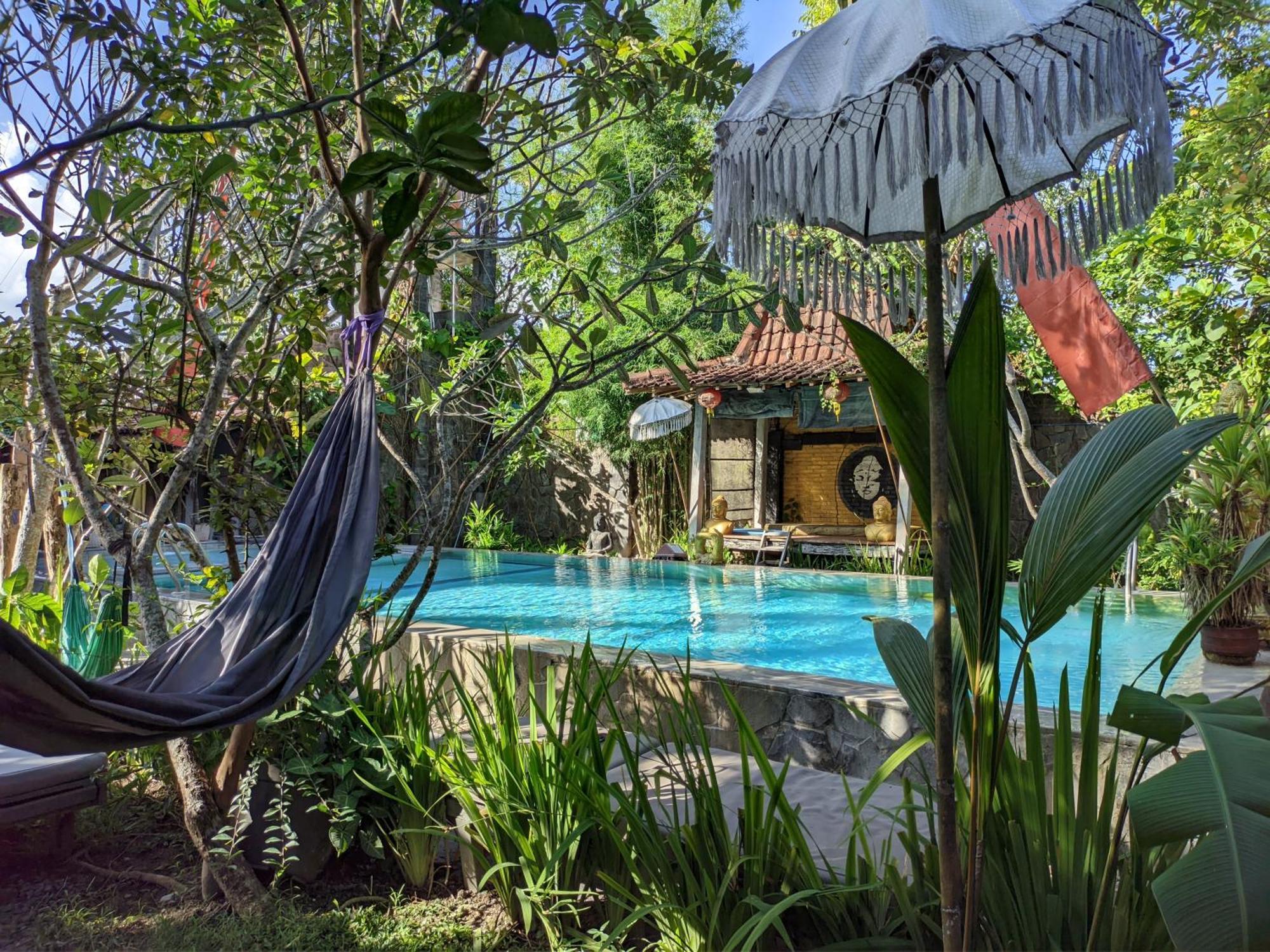 Astuti Gallery Homestay Jogjakarta Buitenkant foto