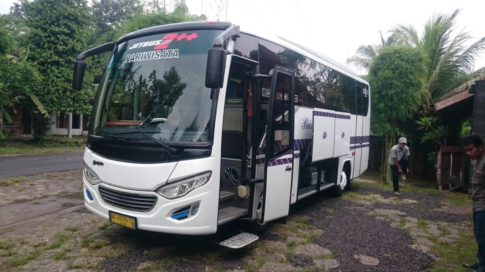 Astuti Gallery Homestay Jogjakarta Buitenkant foto