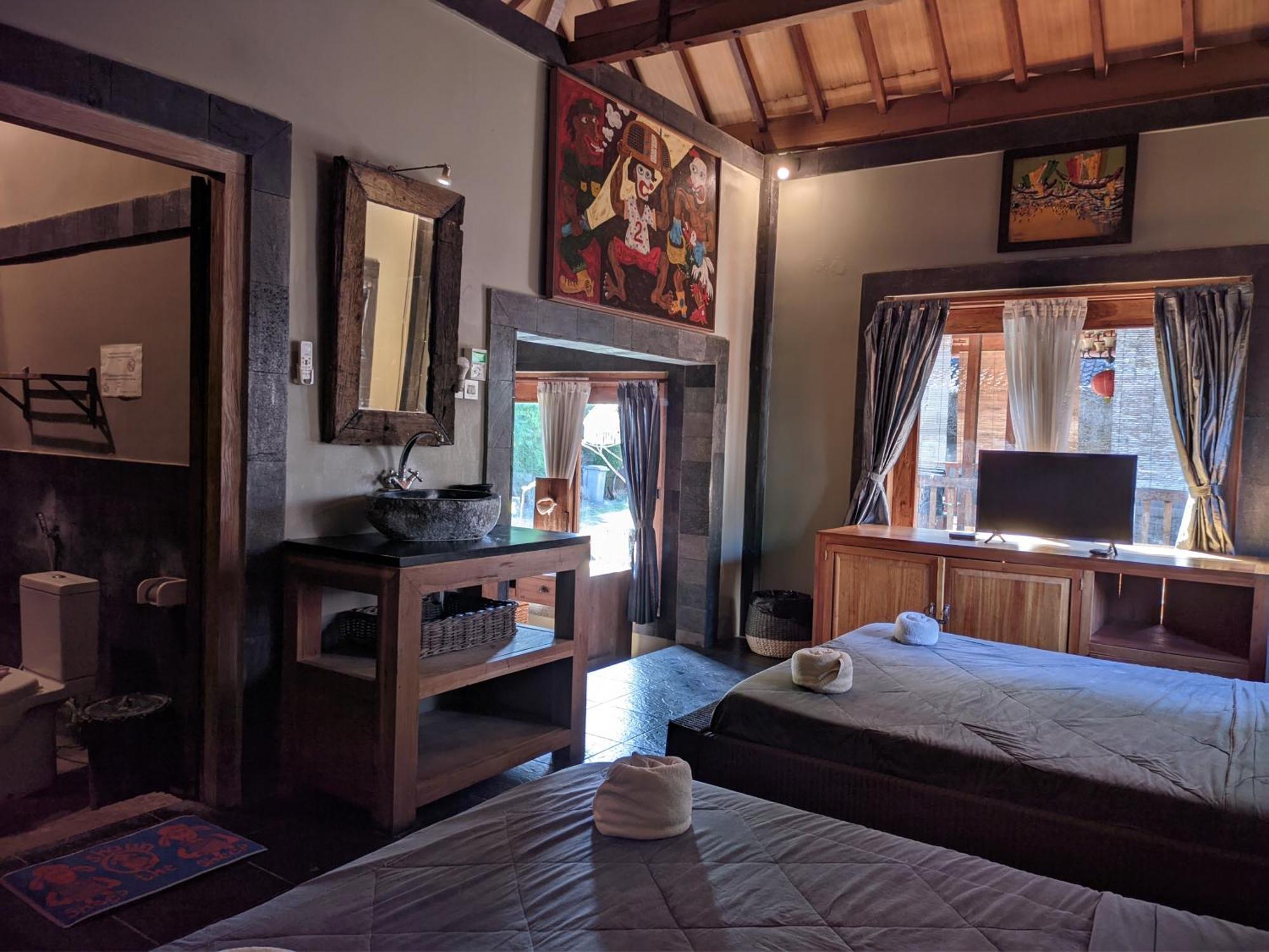 Astuti Gallery Homestay Jogjakarta Buitenkant foto