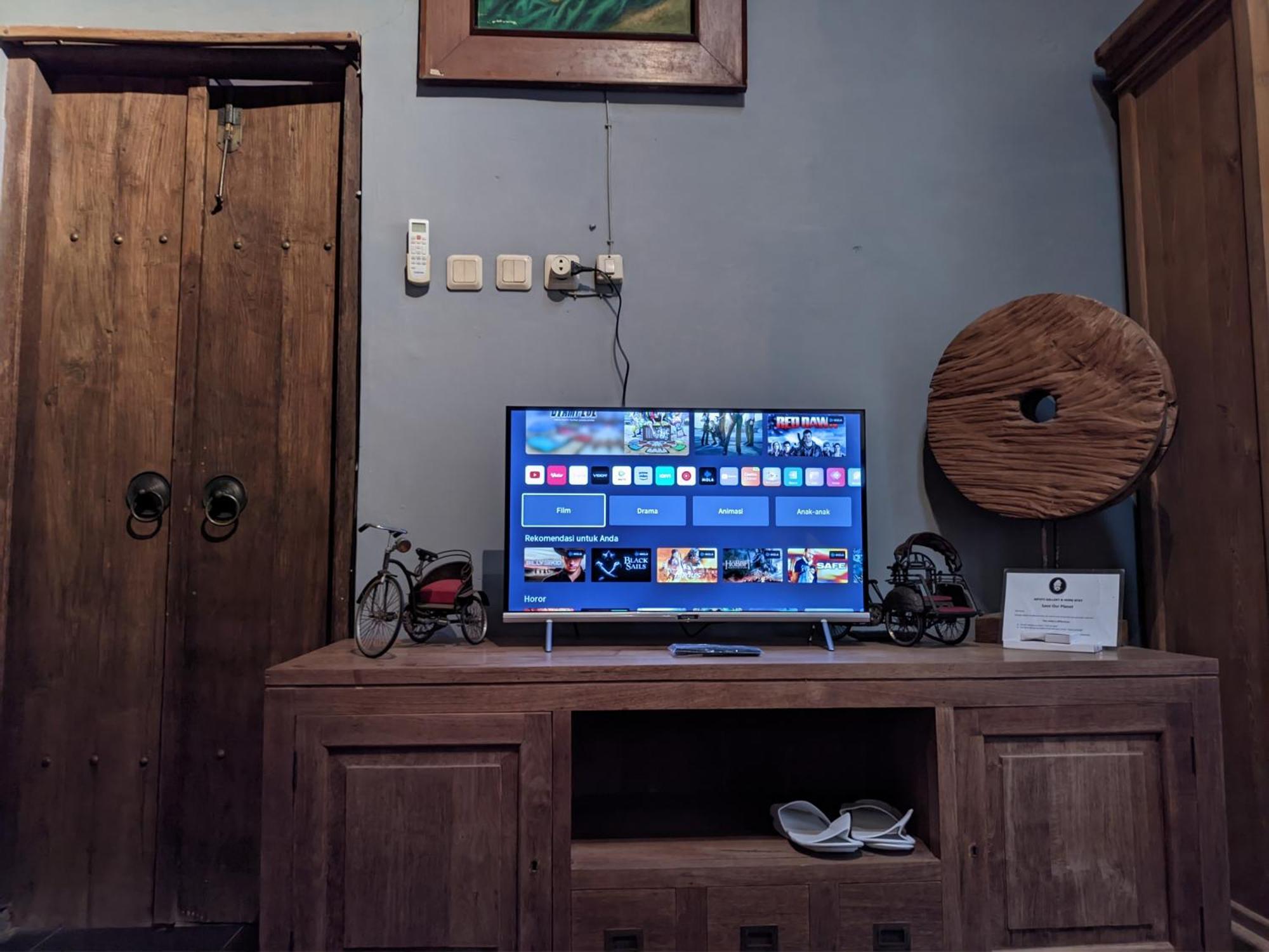 Astuti Gallery Homestay Jogjakarta Buitenkant foto
