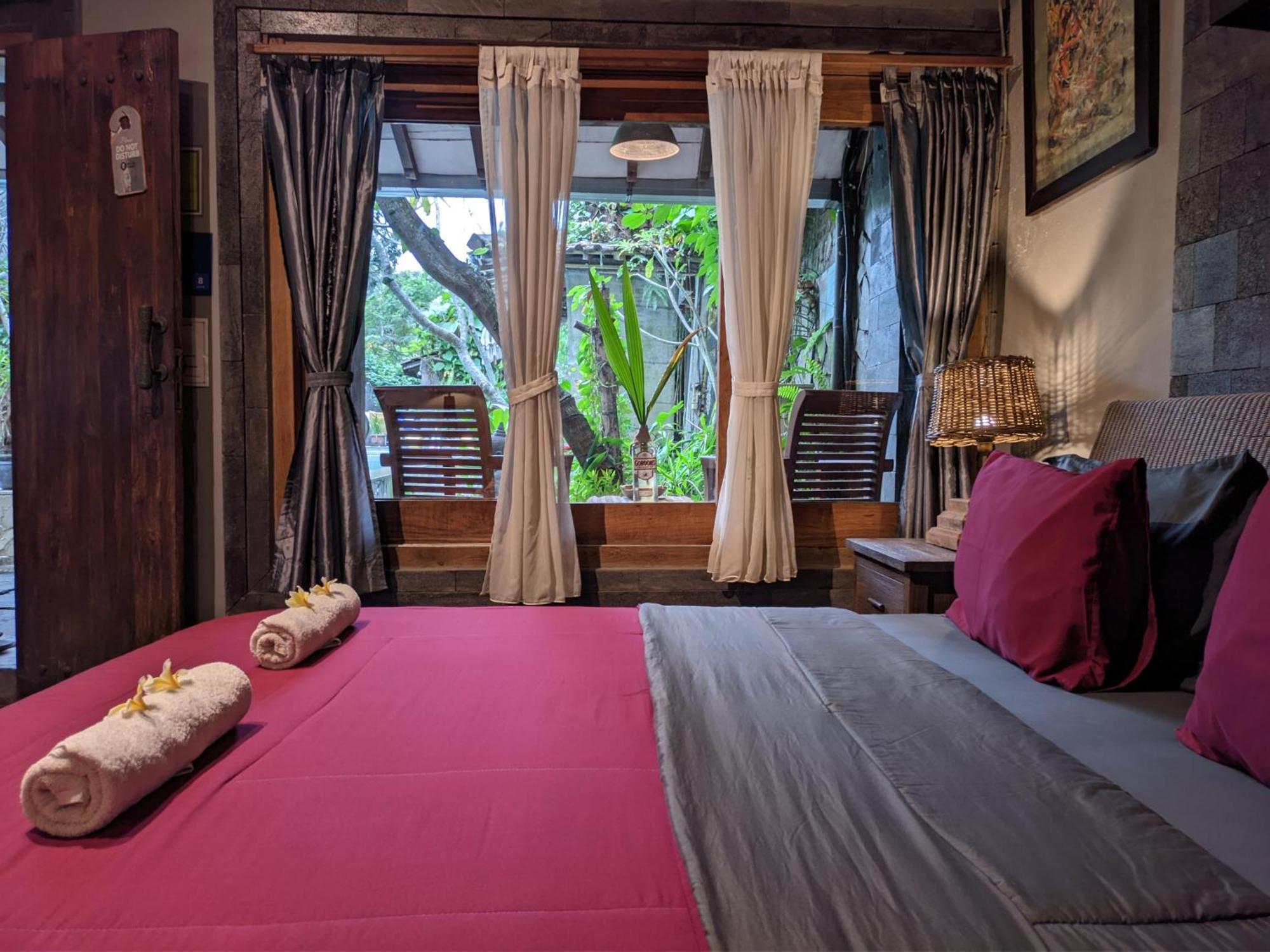 Astuti Gallery Homestay Jogjakarta Buitenkant foto