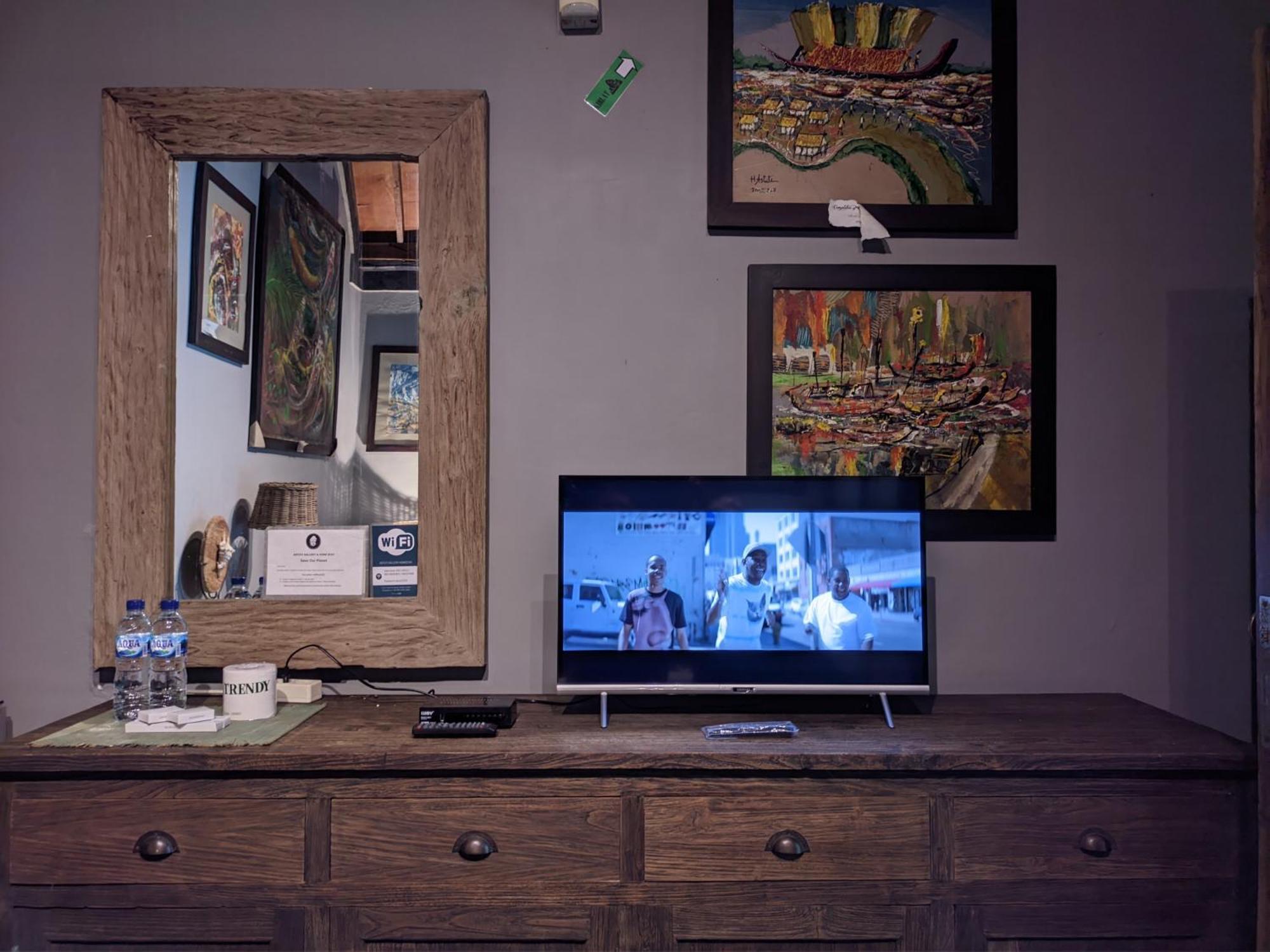 Astuti Gallery Homestay Jogjakarta Buitenkant foto