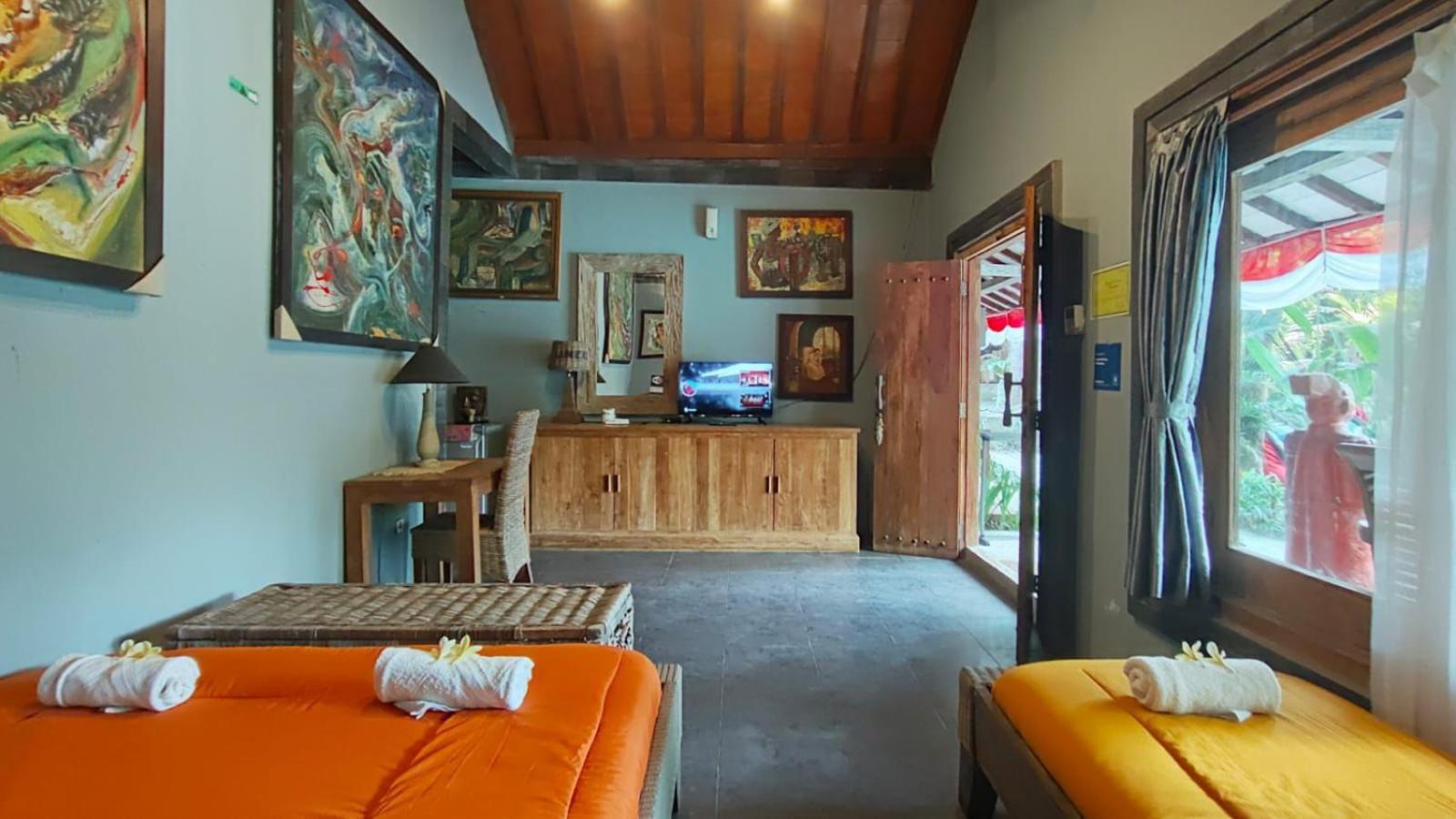 Astuti Gallery Homestay Jogjakarta Buitenkant foto