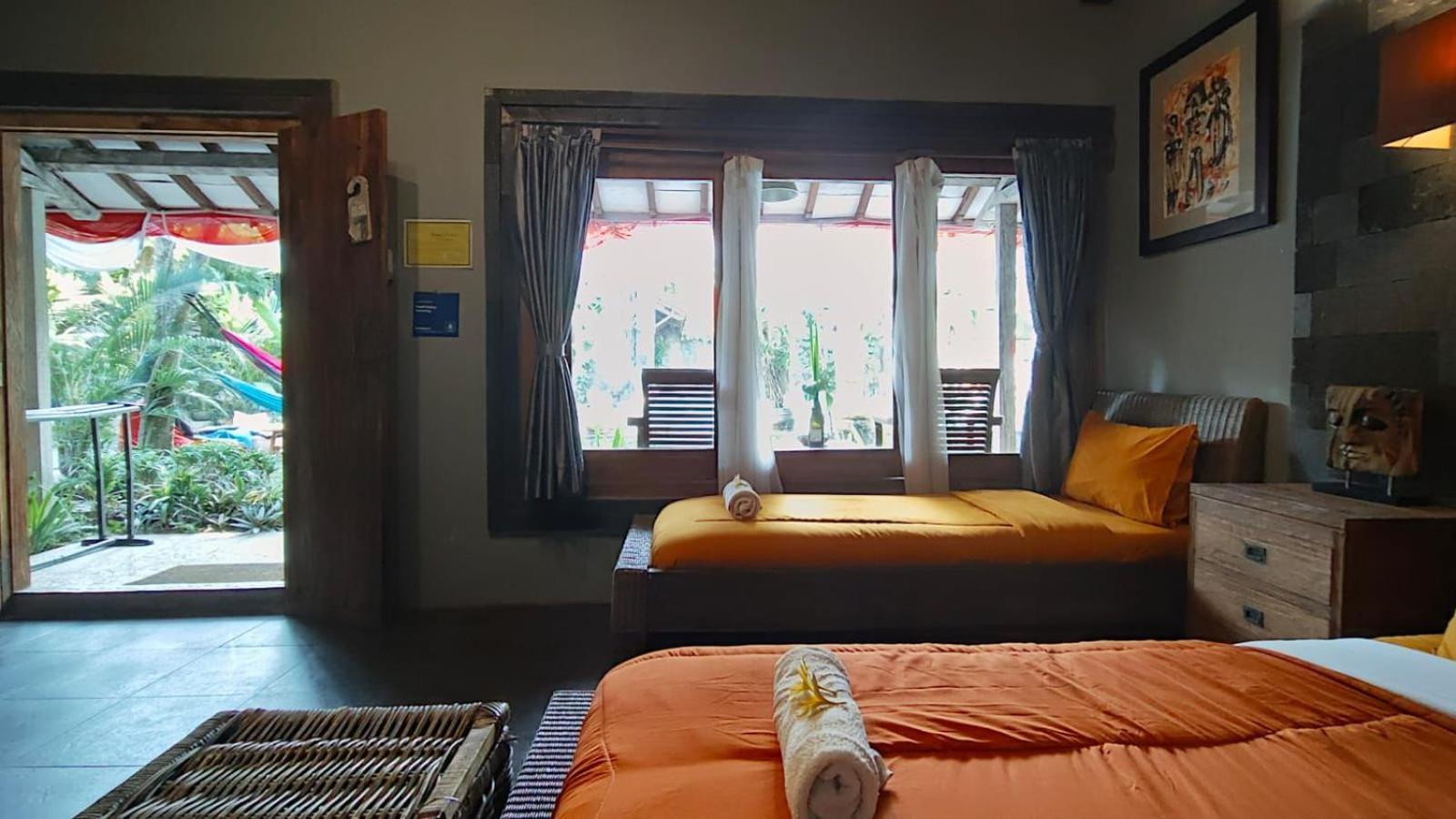 Astuti Gallery Homestay Jogjakarta Buitenkant foto