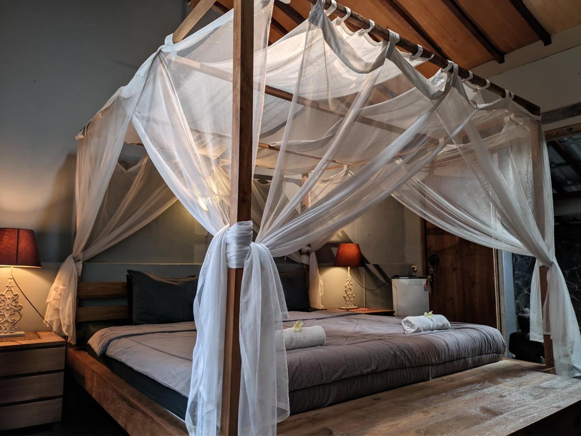 Astuti Gallery Homestay Jogjakarta Buitenkant foto