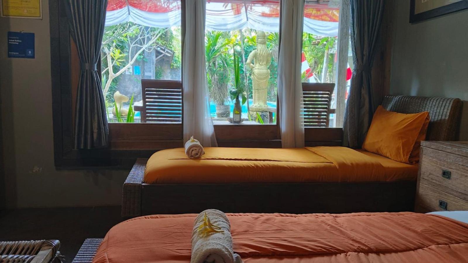 Astuti Gallery Homestay Jogjakarta Buitenkant foto